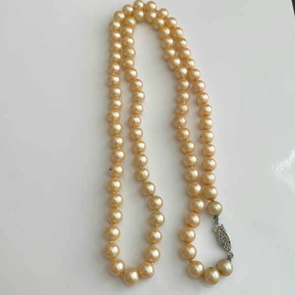 Jewelry - Vintage off white/pink faux pearls hand knotted